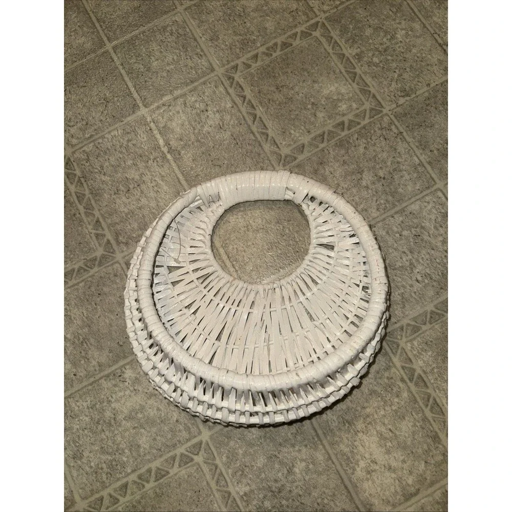 Vtg Wicker Basket Round White Wall Pocket Rustic Painted Boho Farmhouse 8-10”